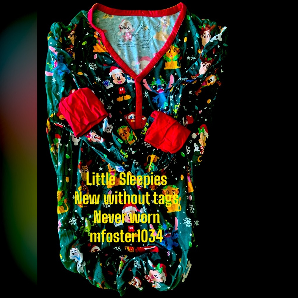 Little Sleepies 2023Mickey’s Christmas Party Women’s Pajama Shirt (M)